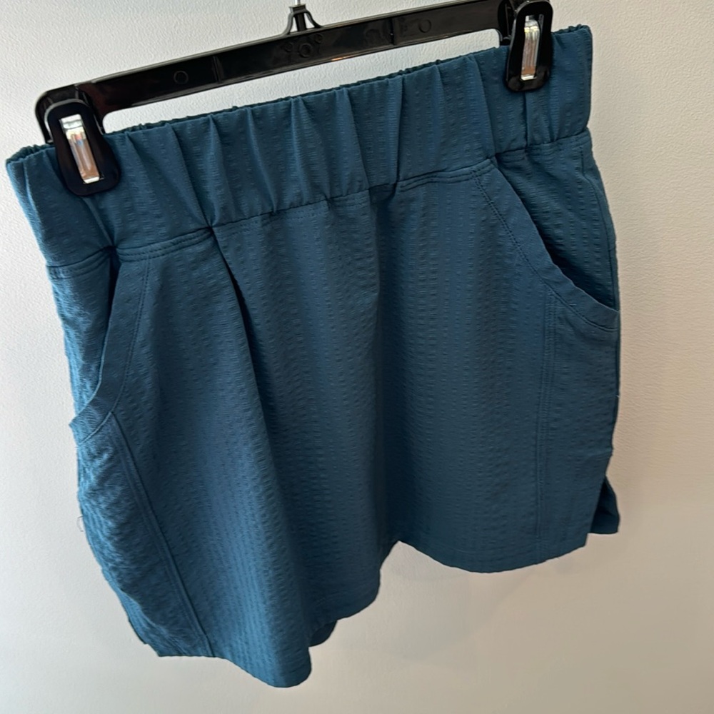Title nine skirt, size small